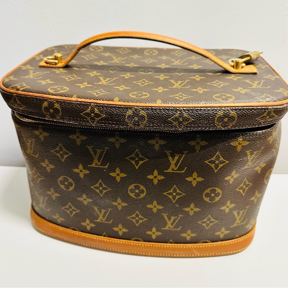 🚨🚨SOLD 🚨🚨Louis Vuitton Authentic Vintage Vanity